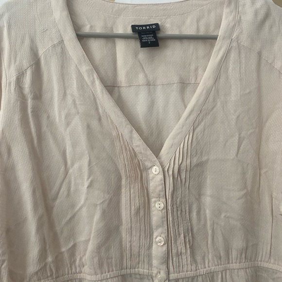 Torrid Textured Woven Flutter Sleeve Blouse - Picture 5 of 6